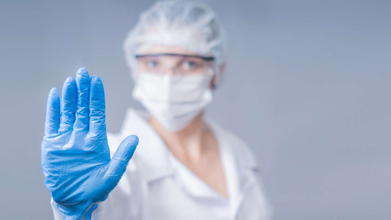 Ochrona farmaceutów przed lekami niebezpiecznymi (fot. istockphoto.com)